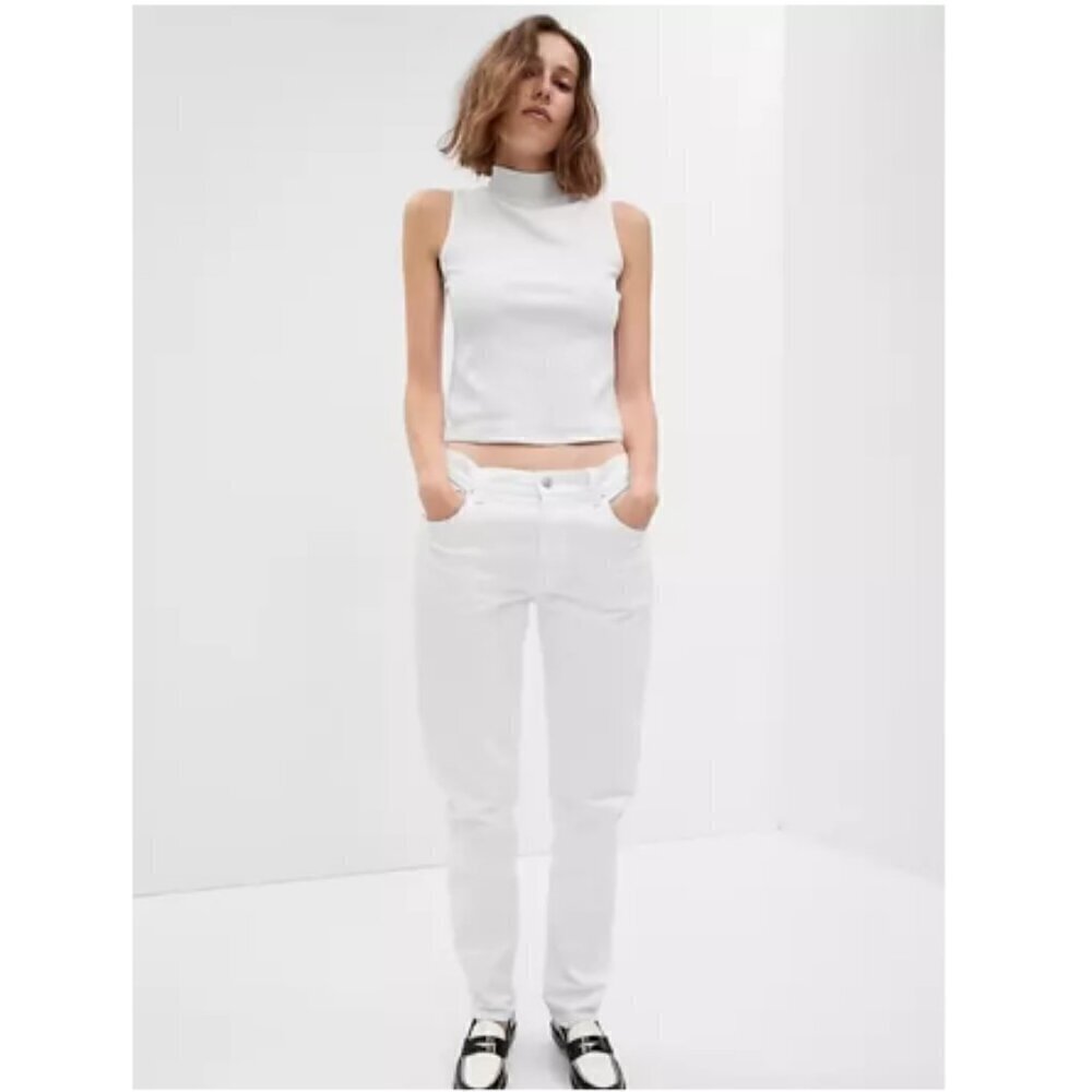 GAP Mid Rise Girlfriend White Classic Fit Jean Size 25/0 PETITE MSRP $80 #570479